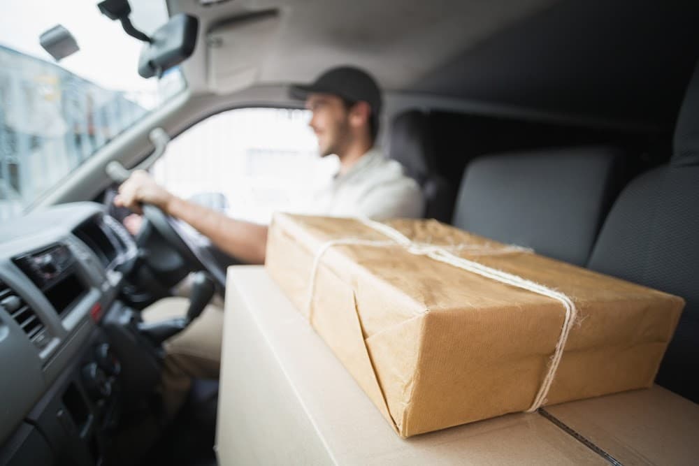Sicher verpacktes Handy für den Versand